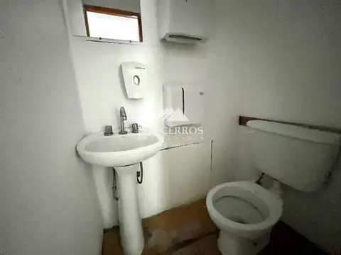 Local comercial en  alquiler Bariloche - sobre ruta.