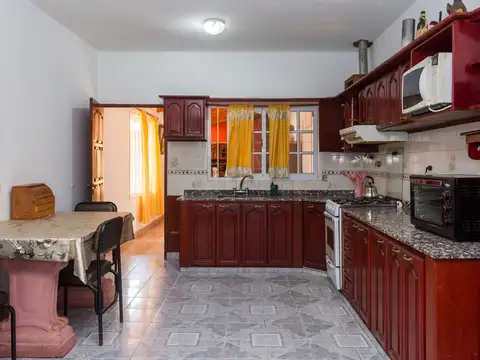 Casa 7 ambientes con 3 baños