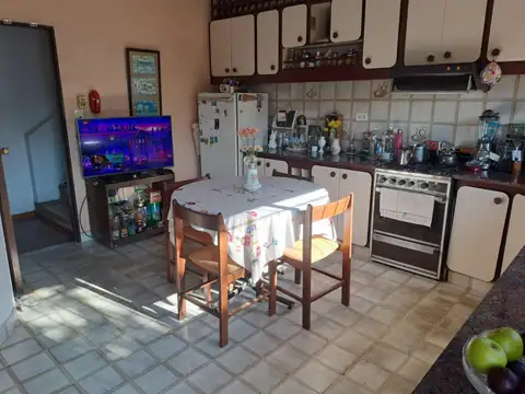 Hermosa casa 5 ambientes con cochera doble y jardin en San Andres a metros del Club 3 de Febrero