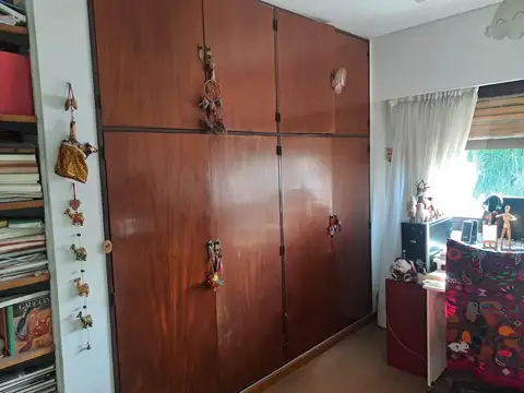 Hermosa casa 5 ambientes con cochera doble y jardin en San Andres a metros del Club 3 de Febrero