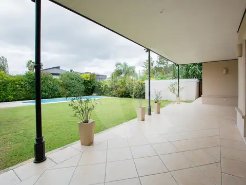 Casa 6 ambientes con 4 baños