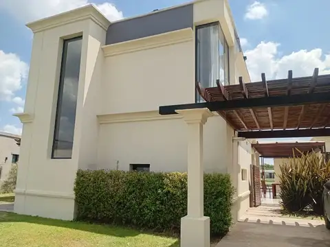 Casa 4 dormitorios con muelle propio, amenities en San Sebastian, Area 9, Zelaya Pilar