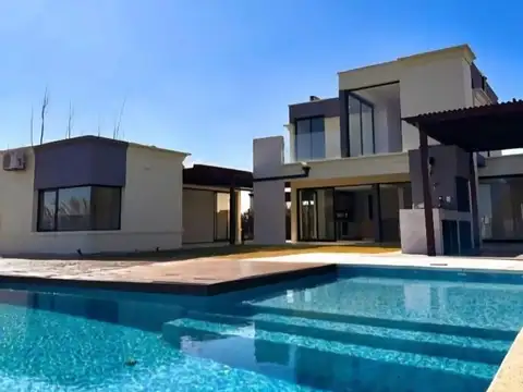 Casa en Alquiler de 4 dormitorios
