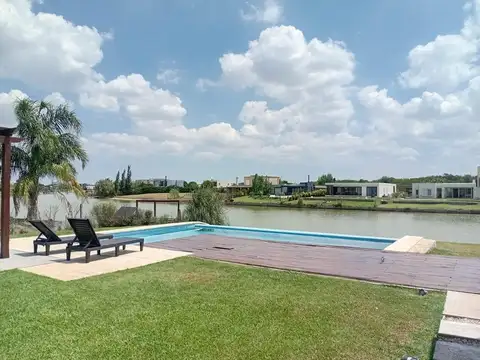 Casa 7 ambientes con 4 baños