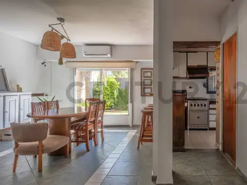Casa 5 ambientes con 2 baños