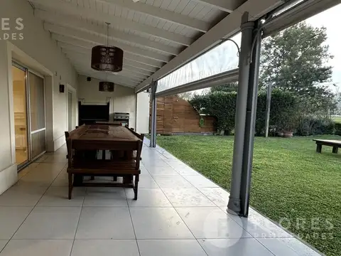 Casa en Alquiler con 2 cocheras