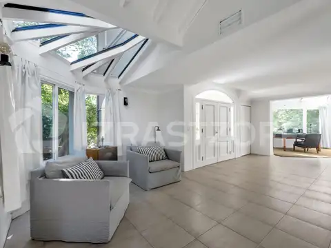 Casa 7 ambientes con 4 baños