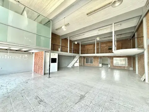 Local en Alquiler de 350m2 en Quilmes Oeste