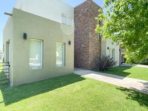 Casa en Venta en Haras Santa Maria - Los Eucaliptus, USD 269.000