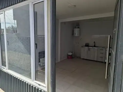 Casa 2 ambientes con 1 baño