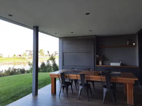 Casa 7 ambientes con 4 baños