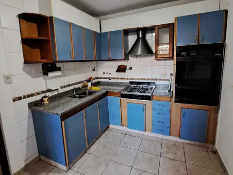Depto Tipo Casa en Alquiler con 1 cocheras