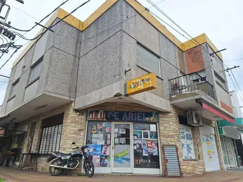 Departamento en venta de tres ambientes en primer piso por escalera