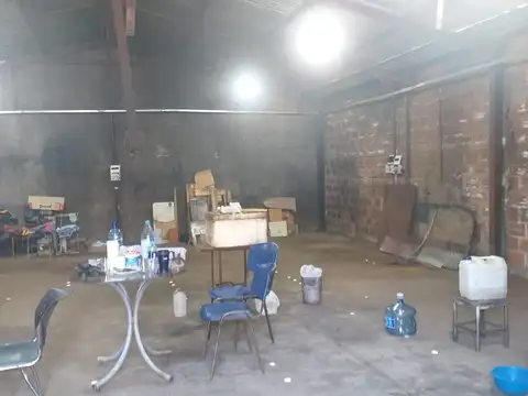 GALPON DESARROLLADO EN LOTE DE 300 M2 EN ZONA INDUSTRIAL  