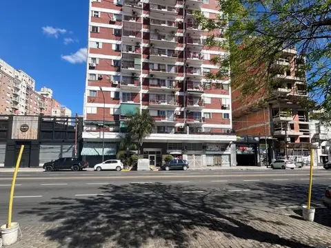Departamento 3 Amb. al Frente con balcón, muy luminoso