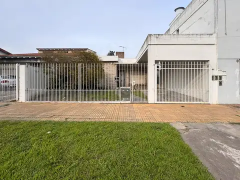 CASA - 3 AMBIENTES -  MERLO SUR