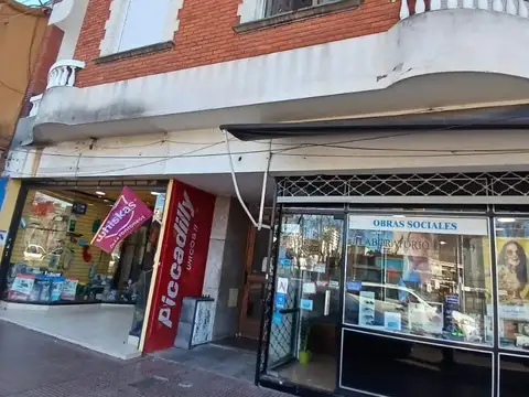 Departmento 4 Ambientes 2 piso por escalera con terraza.