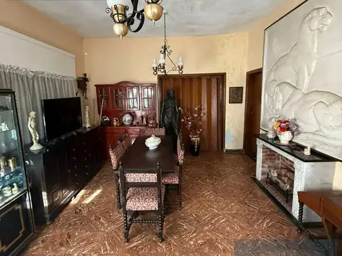 Casa en Venta en Barrio Parque, USD 240.000