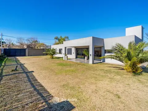 VENTA | PERMUTA - Casa 3 dormitorios, piscina, galería y jardín - Funes.