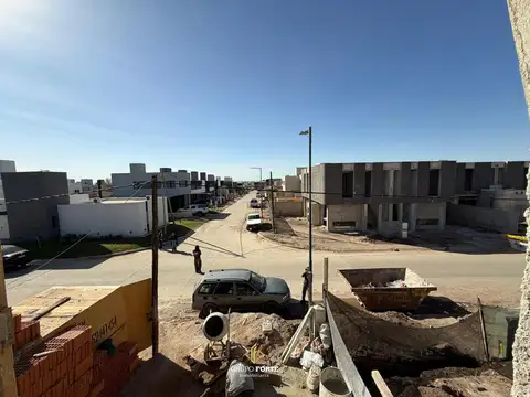 DUPLEX CON PILETA EN VENTA EN POZO DOCTA AVENIDA 3