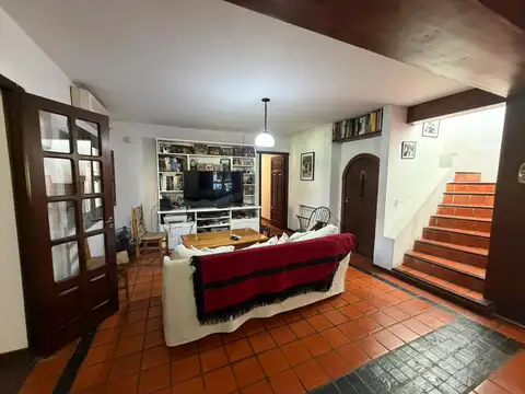 Casa en Venta en la mejor zona de Santa Rita, San Isidro, LA ROTONDA DE CALCAGNO, orientación NORTE. Excelente jardín.