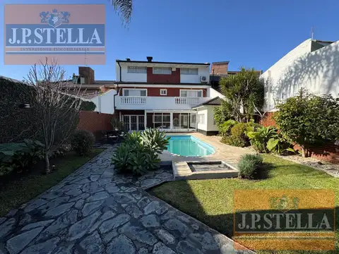 Casa en Venta con 4 cocheras
