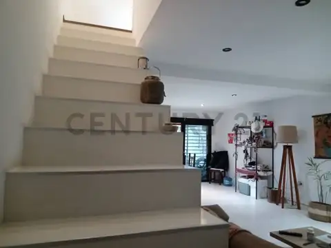 Dúplex con Pileta en Venta en Gonnet