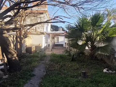 Casa 6 ambientes con 2 baños
