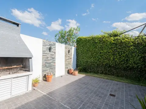 Casa 6 ambientes con 1 baño