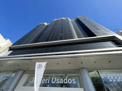 Oficina 8 ambientes con 2 baños