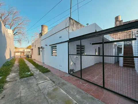 Av. Arijon 838 - Casa Interna De 1 Dormitorio Con Cochera En Alquiler - Roque Saenz Peña, Rosario