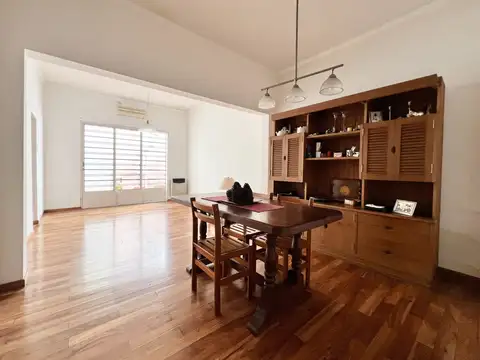 CASA DE 3 DORMITORIOS CON COCHERA EN VENTA