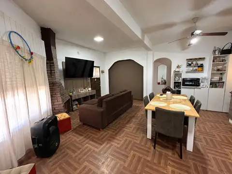 Casa en Venta con 2 cocheras