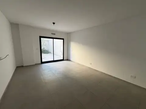 Oficina en alquiler con patio en Lugano