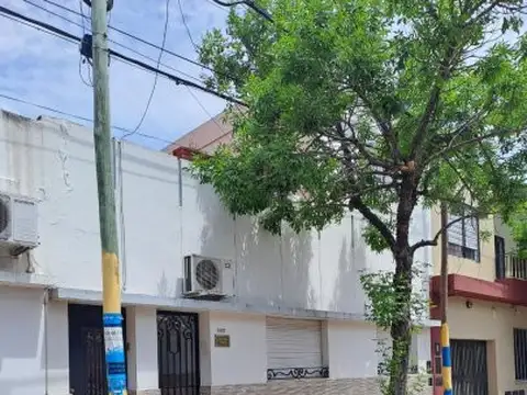 Casa de 4 dormitorios con proyección . ideal instituciones y constructora  . Carrasco 1037