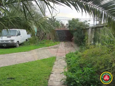 Venta - Chalet Amplio Lote - Posibilidad de 2 propiedades - Permuta  