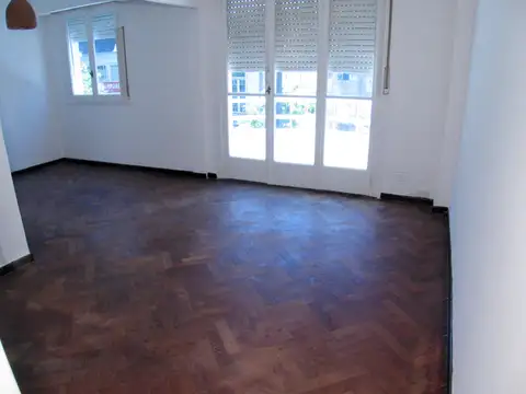 Paraguay 4200, Piso 2