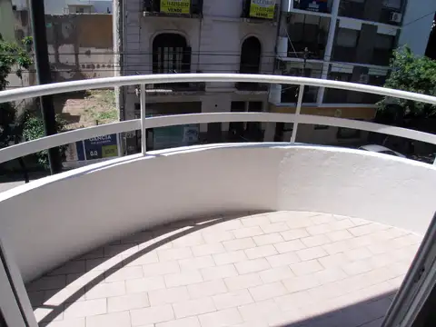 Expensas: $ 50.000. Piso 2do por Escalera. Frente | Balcón | Muy Luminoso | Lavadero Incorporado