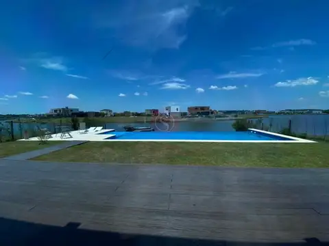 Casa en Alquiler Temporal con 2 cocheras