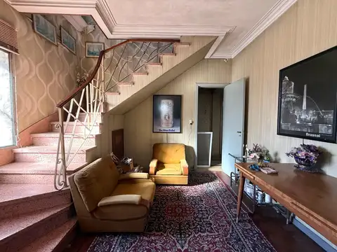 Casa 7 ambientes con 2 baños