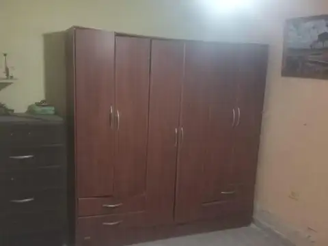 Casa 6 ambientes con 2 baños