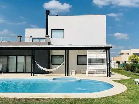 VENTA CASA 4 AMBIENTES EN BARRIO LA ALAMEDA CANNING