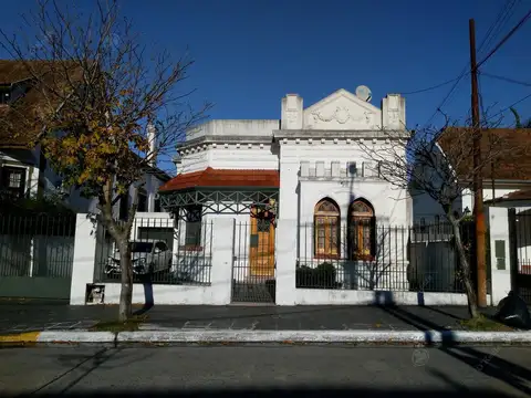 Casa -de Estilo Inglés 4 amb en una sola planta Quilmes Residencial