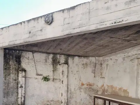 Casa 5 ambientes con 4 baños