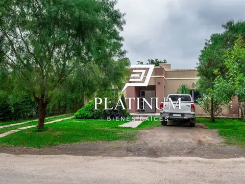 Casa en venta en barrio privado Jockey Club