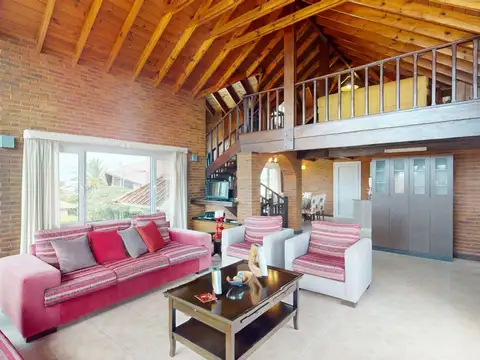 Casa en Venta con 3 cocheras