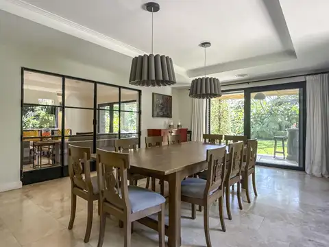 Casa 7 ambientes con 5 baños