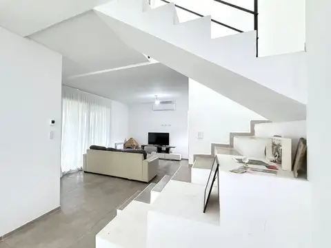 Casa en Venta 3 Dormitorios + Comodín Barrio El Molino Roldan