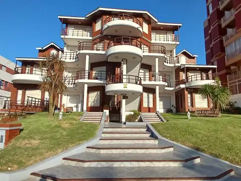 Casa en venta - 2 Dormitorios 2 Baños - Villa Gesell