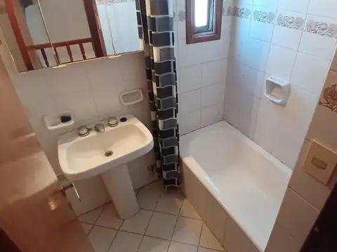 Casa en venta - 2 Dormitorios 2 Baños - Villa Gesell